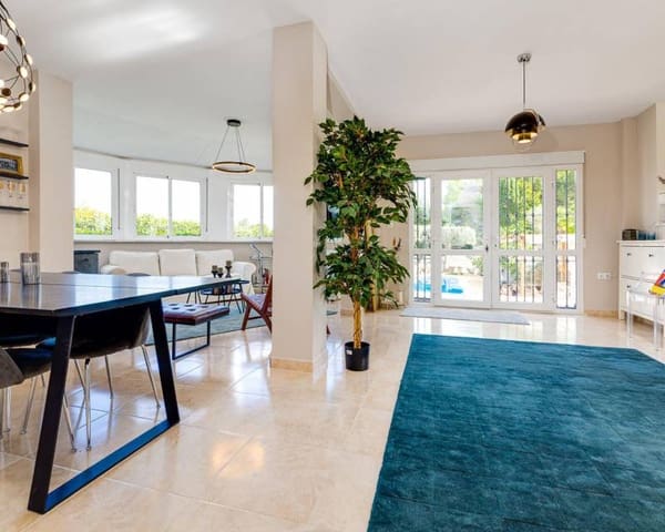 4 bedroom Villa for rent in Villamartin, Orihuela with pool garage - € 2,850 (Ref: 8119629)