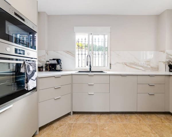 4 bedroom Villa for rent in Villamartin, Orihuela with pool garage - € 2,850 (Ref: 8119629)