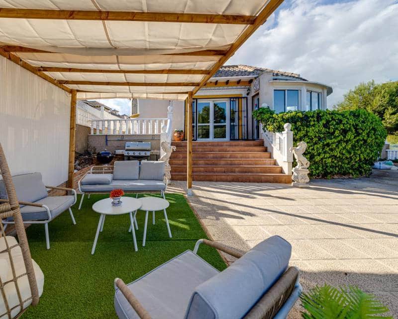 4 bedroom Villa for rent in Villamartin with pool garage - € 2,850 (Ref: 8119629)