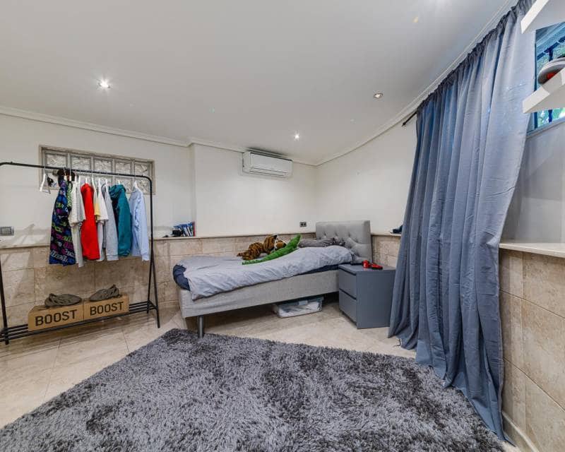 4 bedroom Villa for rent in Villamartin with pool garage - € 2,850 (Ref: 8119629)