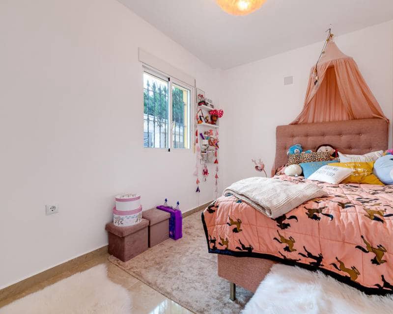 4 bedroom Villa for rent in Villamartin with pool garage - € 2,850 (Ref: 8119629)