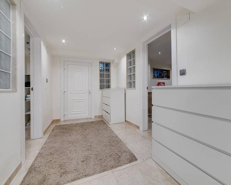 4 bedroom Villa for rent in Villamartin with pool garage - € 2,850 (Ref: 8119629)