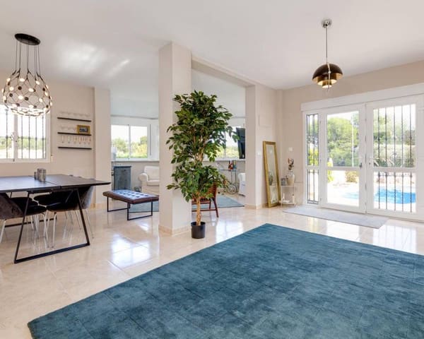 4 bedroom Villa for rent in Villamartin, Orihuela with pool garage - € 2,850 (Ref: 8119629)