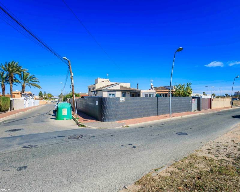 Chalet de 3 habitaciones en Los Balcones en venta con piscina garaje - 380.000 € (Ref: 8131752)