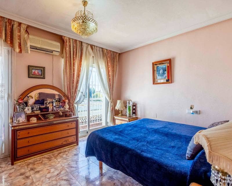 4 bedroom Villa for sale in Orihuela Costa with garage - € 850,000 (Ref: 8145874)