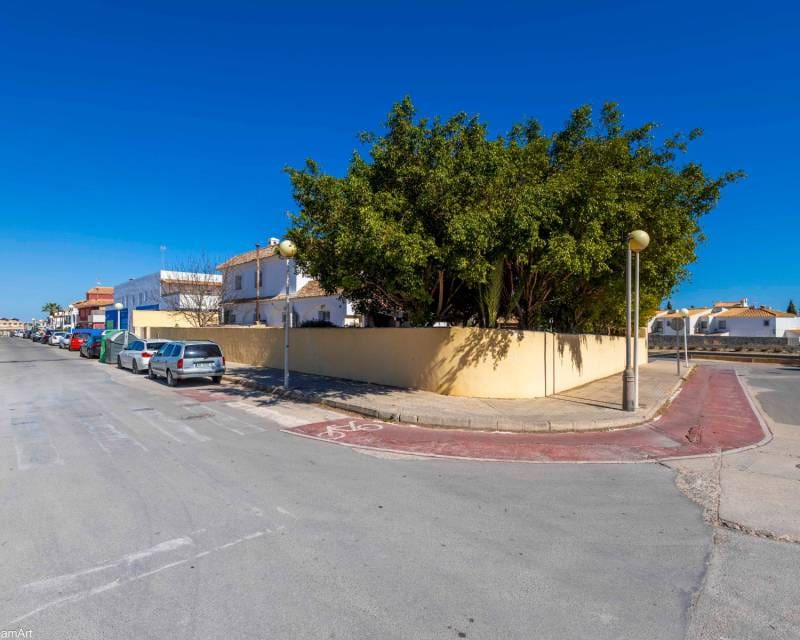 4 bedroom Villa for sale in Orihuela Costa with garage - € 850,000 (Ref: 8145874)