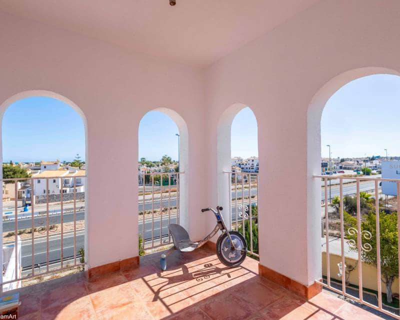 4 bedroom Villa for sale in Orihuela Costa with garage - € 850,000 (Ref: 8145874)