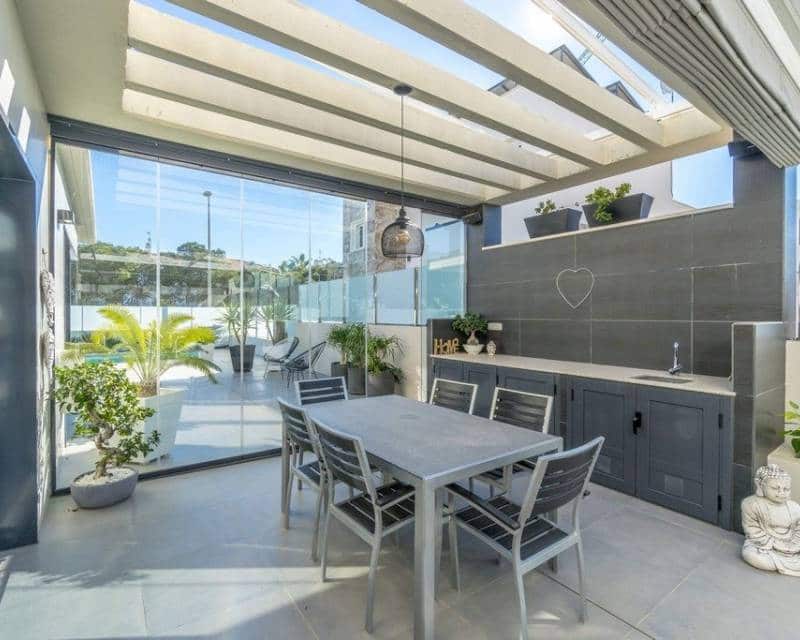 3 soveværelse Villa til salg i Orihuela Costa med swimmingpool - € 1.250.000 (Ref: 8148083)