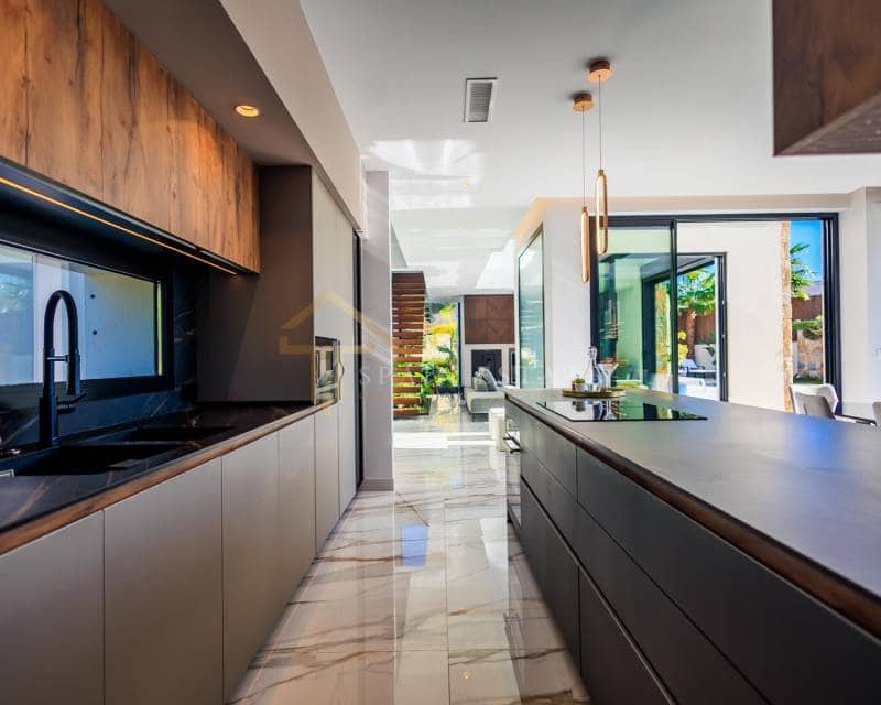 4 bedroom Villa for sale in Las Colinas Golf with pool garage - € 2,880,000 (Ref: 8148090)