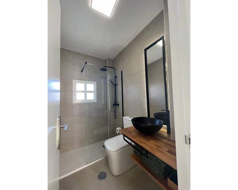 2 Zimmer Reihenhaus zu vermieten in Torrevieja mit Pool - 800 € (Ref: 8231475)