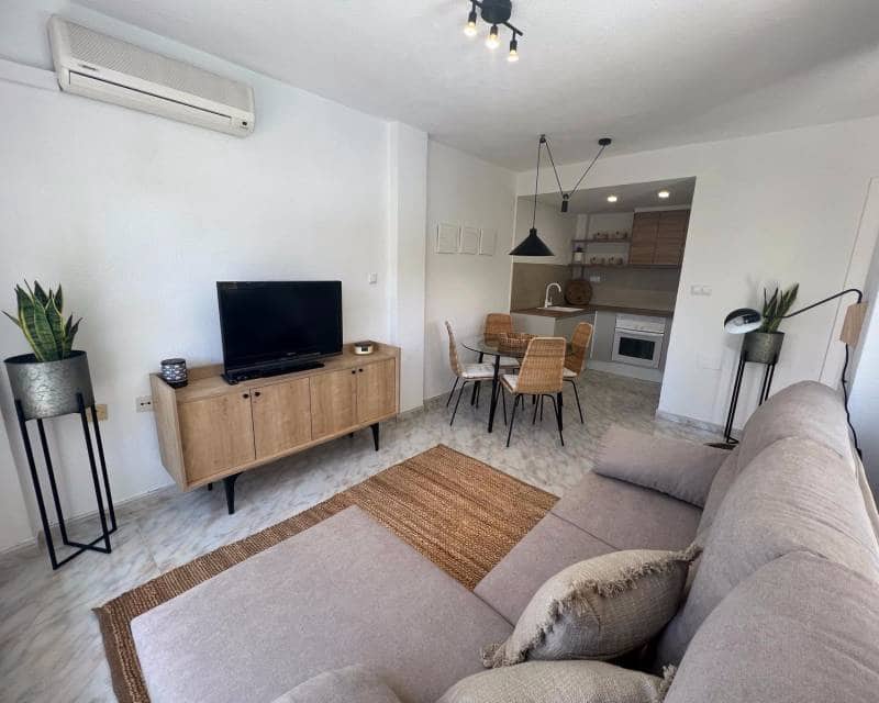 2 Zimmer Reihenhaus zu vermieten in Torrevieja mit Pool - 800 € (Ref: 8231475)