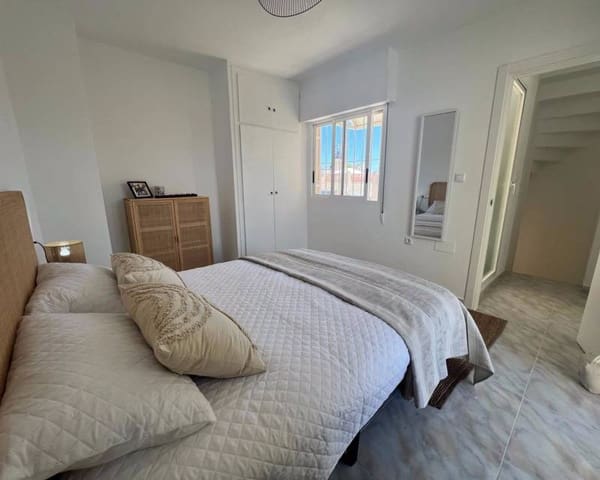 2 Zimmer Reihenhaus zu vermieten in El Chaparral - La Siesta - La Torreta, Torrevieja mit Pool - 800 € (Ref: 8231475)