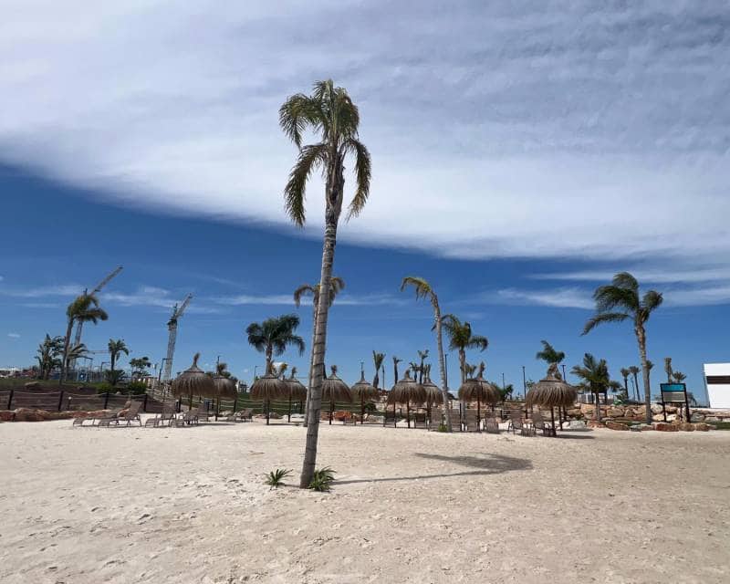 2 soveværelse Villa til leje i Los Alcazares med swimmingpool garage - € 2.000 (Ref: 8260852)