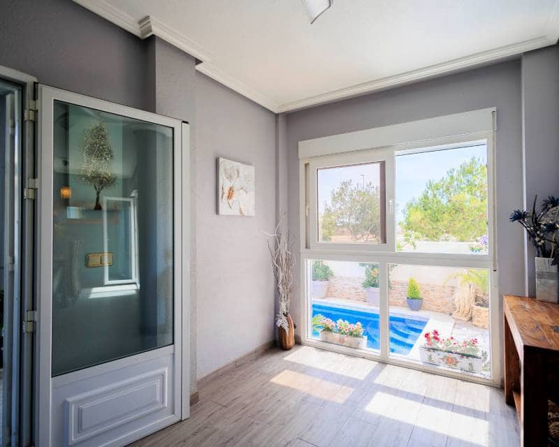 5 soveværelse Villa til salg i La Zenia med swimmingpool - € 399.000 (Ref: 8295249)