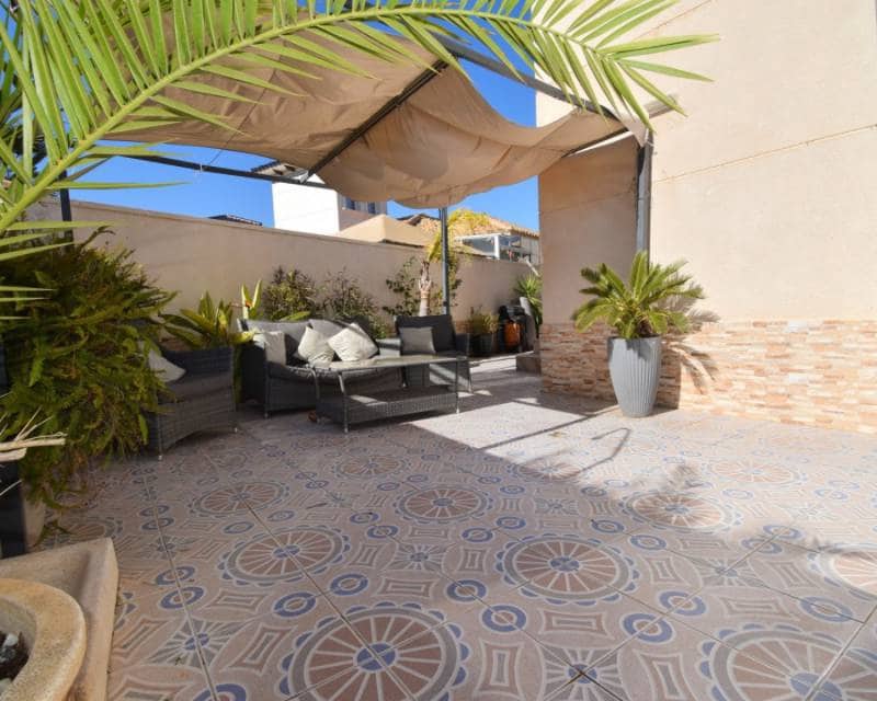 5 soveværelse Villa til salg i La Zenia med swimmingpool - € 399.000 (Ref: 8295249)