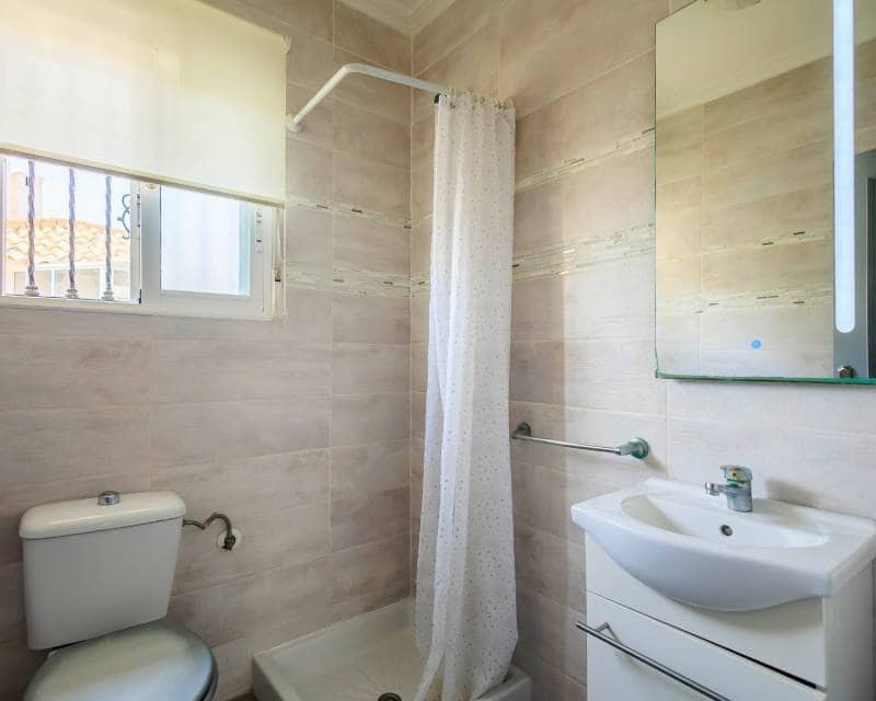 5 soveværelse Villa til salg i La Zenia med swimmingpool - € 399.000 (Ref: 8295249)