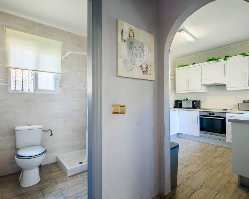 5 soveværelse Villa til salg i La Zenia med swimmingpool - € 399.000 (Ref: 8295249)