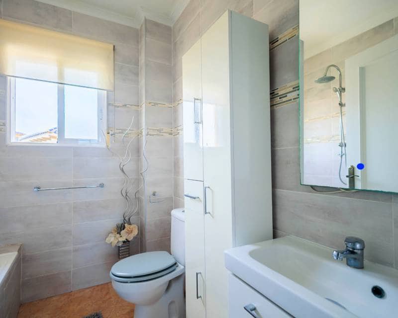 5 soveværelse Villa til salg i La Zenia med swimmingpool - € 399.000 (Ref: 8295249)