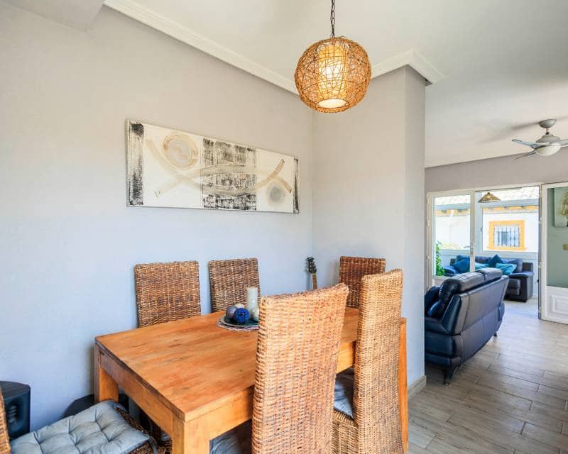 5 soveværelse Villa til salg i La Zenia med swimmingpool - € 399.000 (Ref: 8295249)