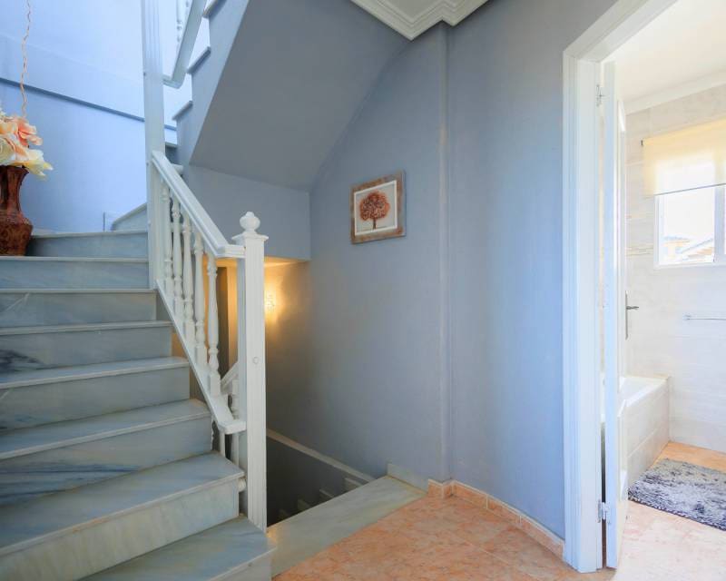 5 soveværelse Villa til salg i La Zenia med swimmingpool - € 399.000 (Ref: 8295249)