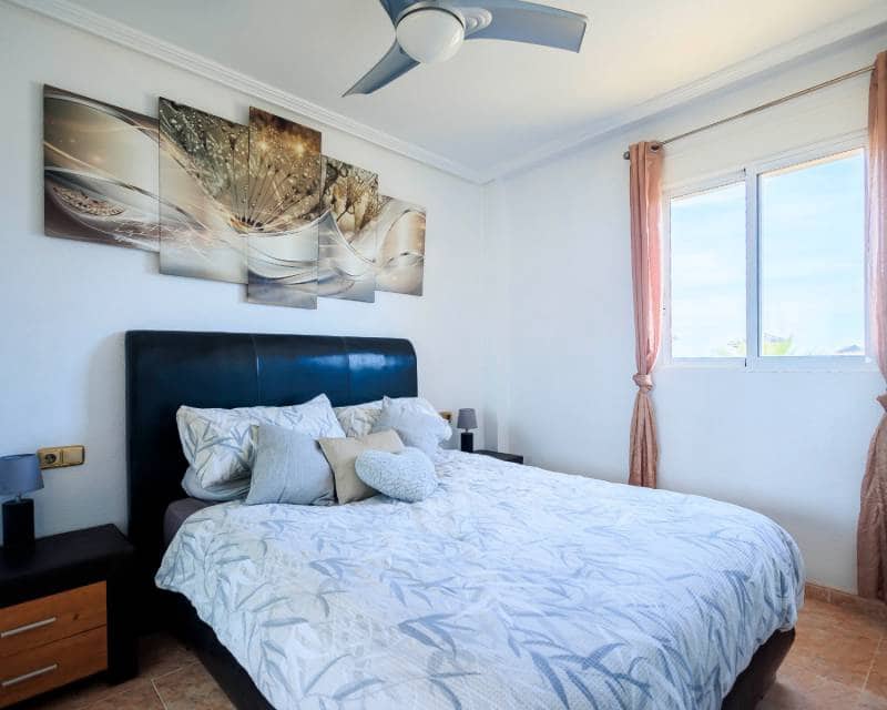 5 soveværelse Villa til salg i La Zenia med swimmingpool - € 399.000 (Ref: 8295249)