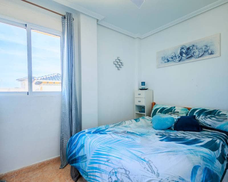 5 soveværelse Villa til salg i La Zenia med swimmingpool - € 399.000 (Ref: 8295249)