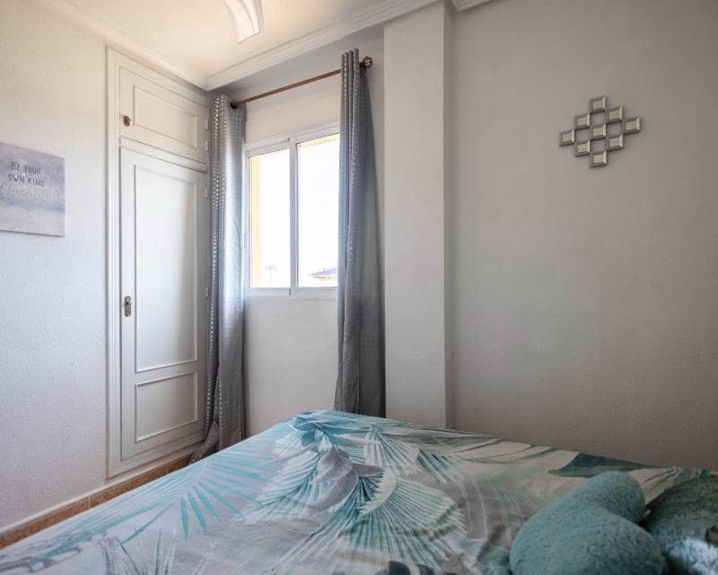 5 soveværelse Villa til salg i La Zenia med swimmingpool - € 399.000 (Ref: 8295249)