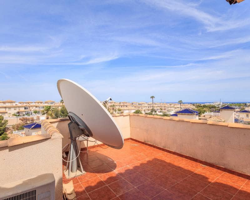 5 soveværelse Villa til salg i La Zenia med swimmingpool - € 399.000 (Ref: 8295249)