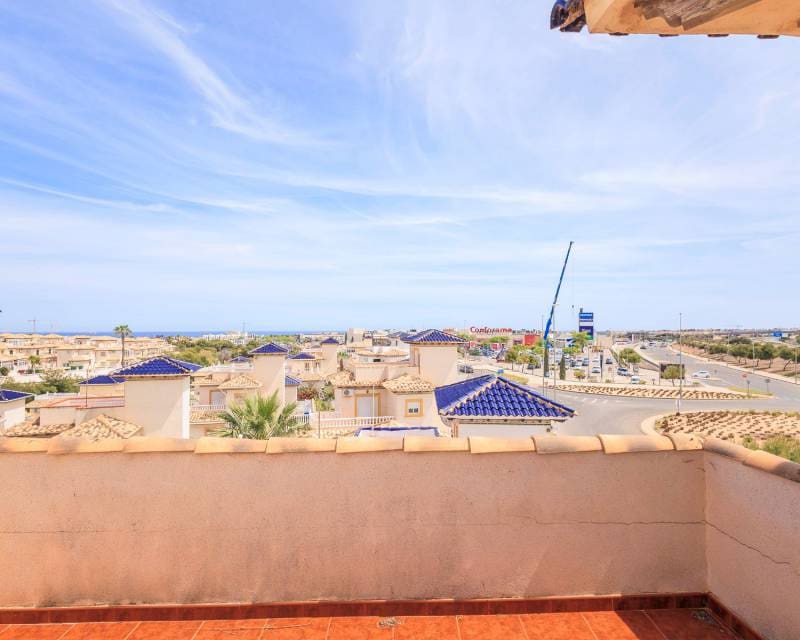 5 soveværelse Villa til salg i La Zenia med swimmingpool - € 399.000 (Ref: 8295249)