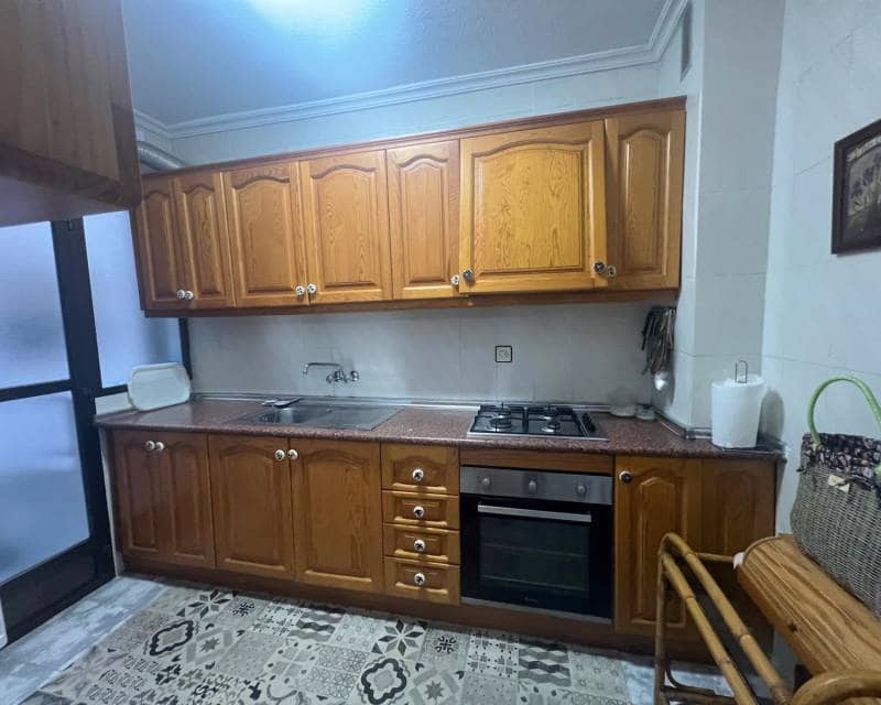 3 bedroom Apartment for rent in Torrevieja with garage - € 850 (Ref: 8499544)