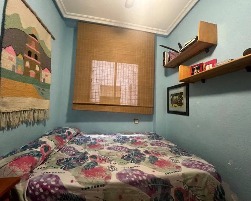 3 bedroom Apartment for rent in Torrevieja with garage - € 850 (Ref: 8499544)