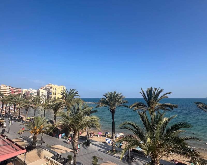 3 bedroom Apartment for rent in Torrevieja with garage - € 850 (Ref: 8499544)