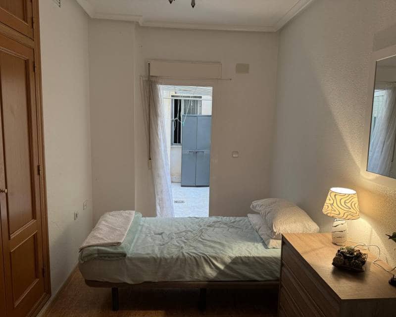 3 sypialnia Apartament do wynajęcia w Torrevieja - 950 € (Ref: 8577189)