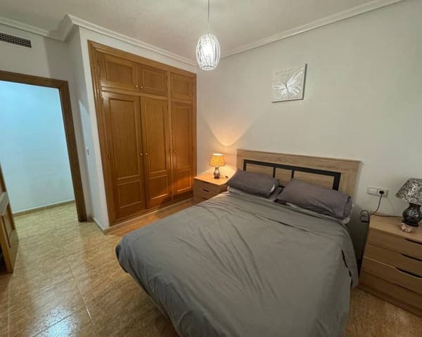 Appartement de 3 chambres à louer à Centro - Muelle Pesquero, Torrevieja - 950 € (Ref: 8577189)