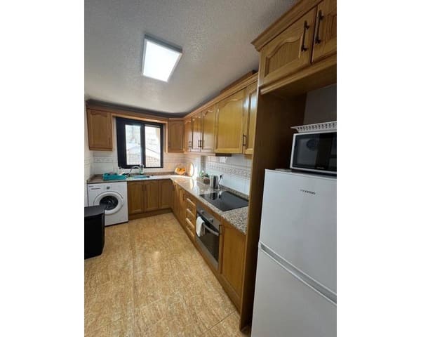 Appartement de 3 chambres à louer à Centro - Muelle Pesquero, Torrevieja - 950 € (Ref: 8577189)
