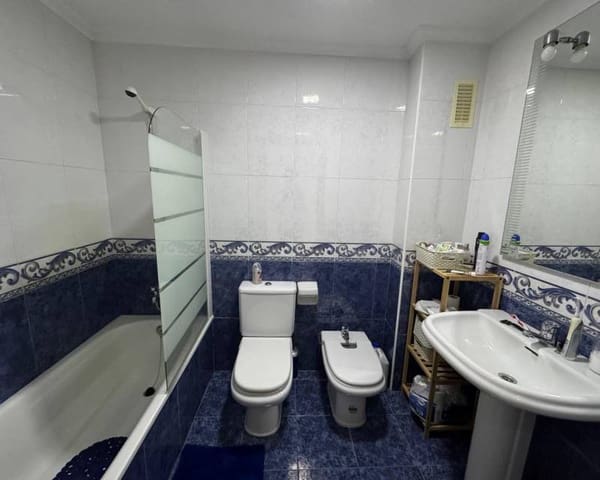 Appartement de 3 chambres à louer à Centro - Muelle Pesquero, Torrevieja - 950 € (Ref: 8577189)