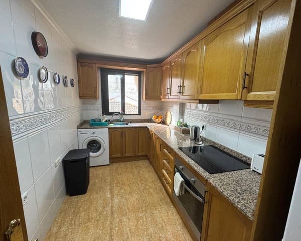 Appartement de 3 chambres à louer à Centro - Muelle Pesquero, Torrevieja - 950 € (Ref: 8577189)