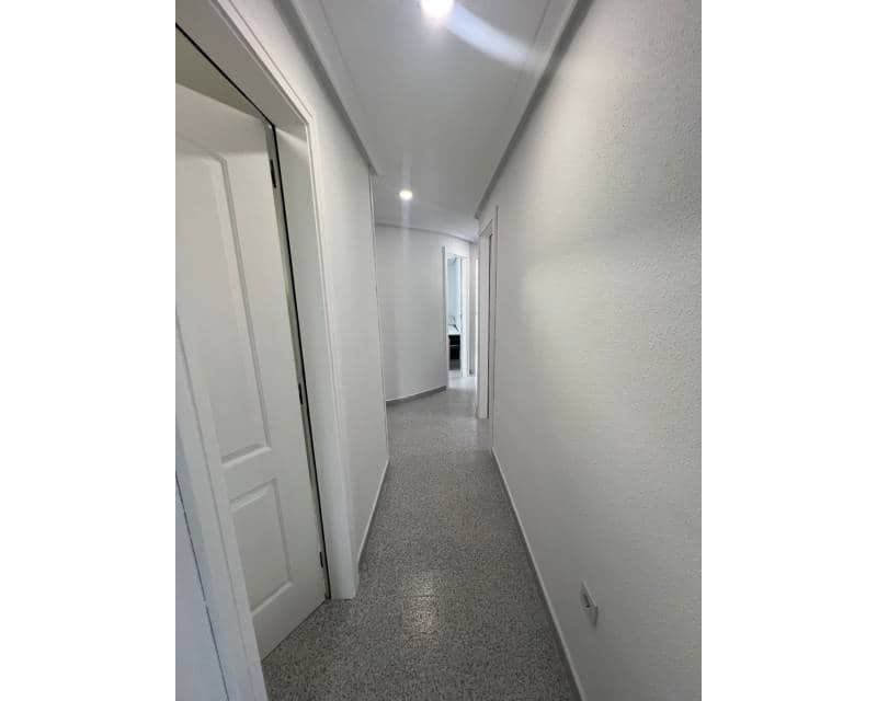 3 slaapkamer Penthouse te huur in Torrevieja - € 1.200 (Ref: 8607189)