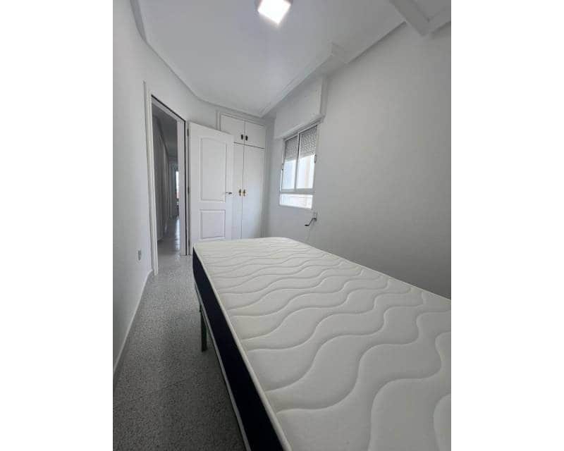 3 slaapkamer Penthouse te huur in Torrevieja - € 1.200 (Ref: 8607189)