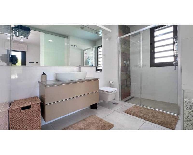 3 sypialnia Willa do wynajęcia w Orihuela Costa z basenem garażem - 2 300 € (Ref: 8611684)