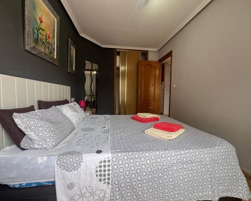 1 bedroom Penthouse for rent in Torrevieja with pool garage - € 625 (Ref: 8718493)