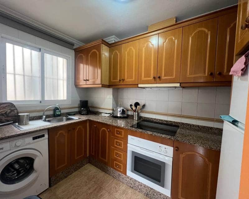 1 bedroom Penthouse for rent in Torrevieja with pool garage - € 625 (Ref: 8718493)