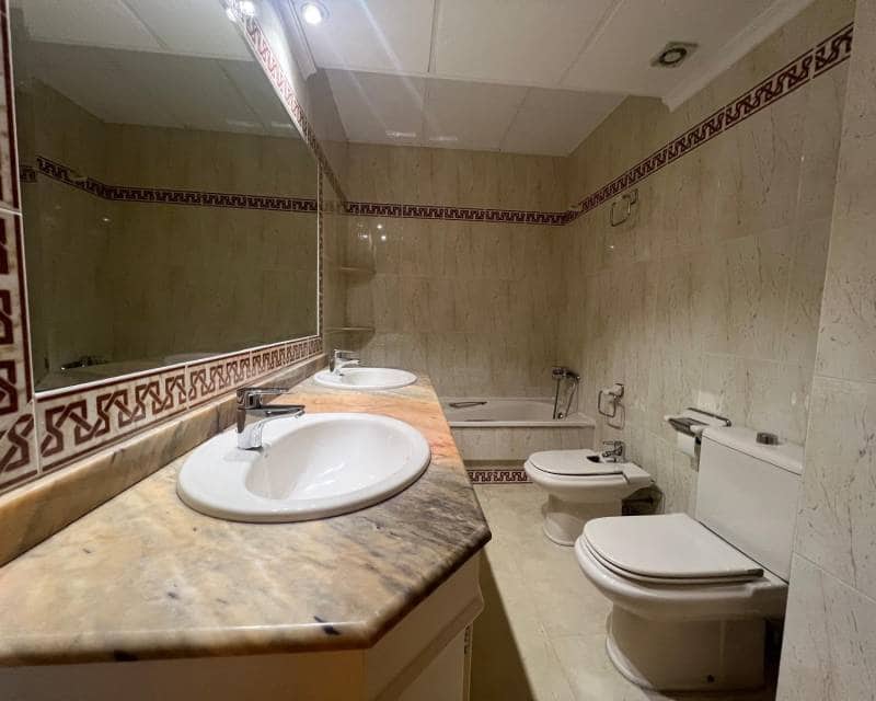 3 sypialnia Apartament do wynajęcia w Torrevieja z garażem - 1 100 € (Ref: 8751772)
