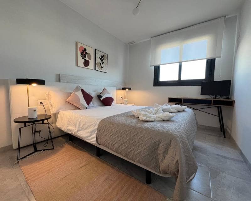 2 soveværelse Lejlighed til leje i Orihuela Costa med swimmingpool garage - € 1.250 (Ref: 8806727)