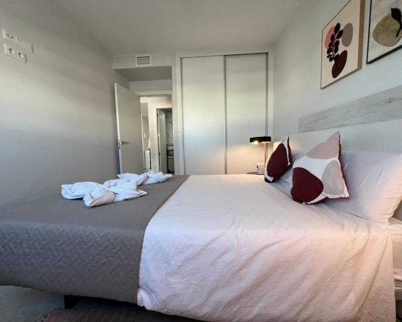 2 soveværelse Lejlighed til leje i Orihuela Costa med swimmingpool garage - € 1.250 (Ref: 8806727)