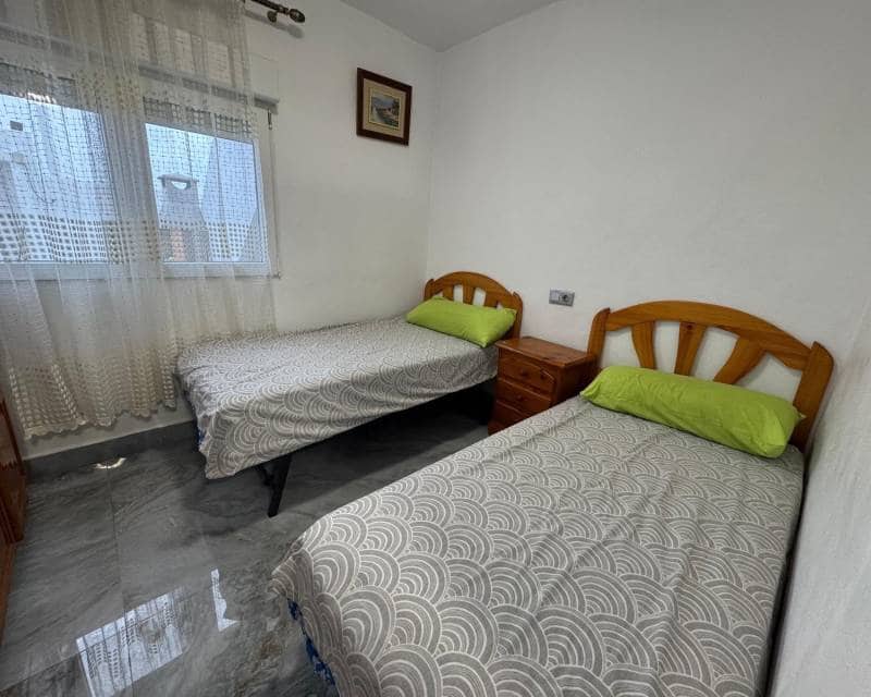 2 soveværelse Villa til leje i Torrevieja - € 750 (Ref: 8837736)