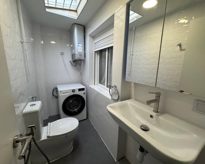 2 soveværelse Villa til leje i Torrevieja - € 750 (Ref: 8837736)