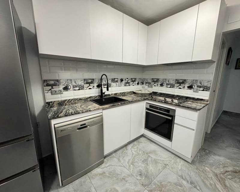 2 soveværelse Villa til leje i Torrevieja - € 750 (Ref: 8837736)