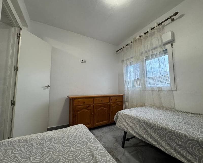 2 soveværelse Villa til leje i Torrevieja - € 750 (Ref: 8837736)
