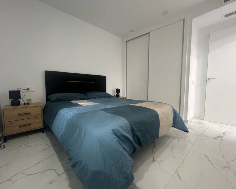 2 sypialnia Apartament do wynajęcia w Torrevieja z basenem - 1 250 € (Ref: 8880875)